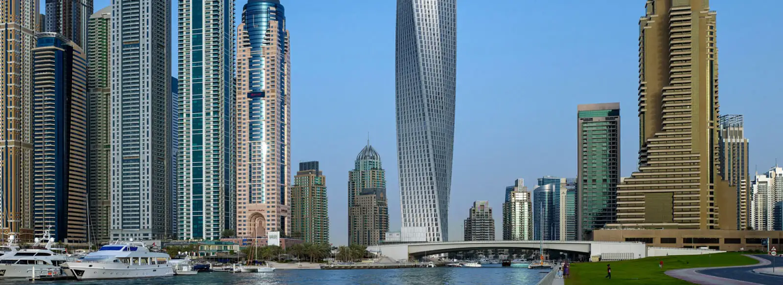 Cayan Tower by Cayan Group at Dubai Marina